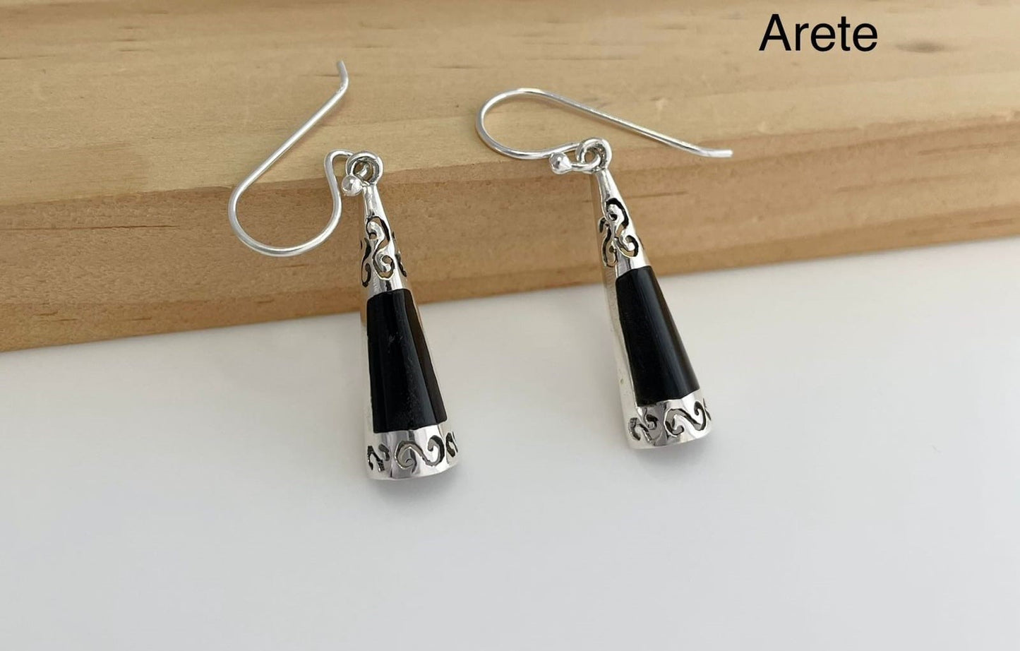 Aretes esculturales color negro